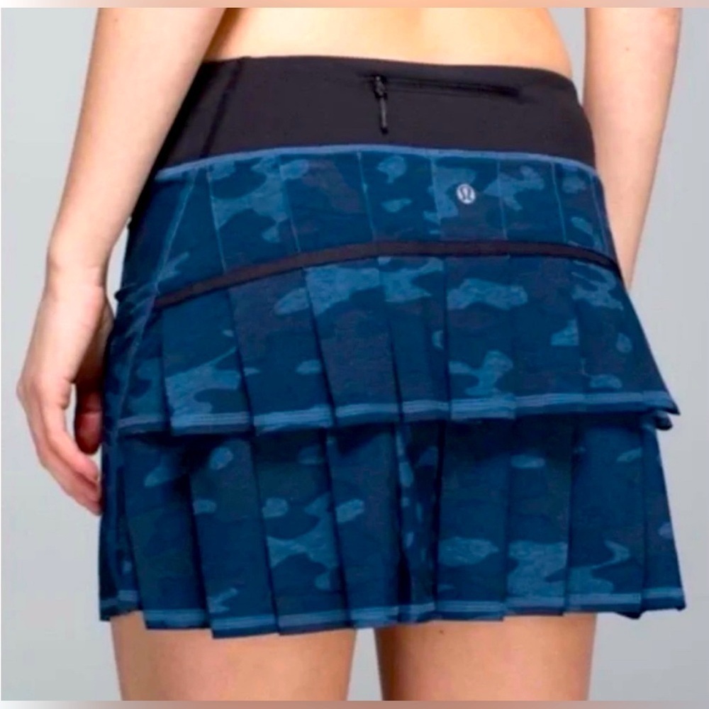 Lululemon Pace Setter Pleated Tennis Skirt Oil Slick Blue Camo, Size 6